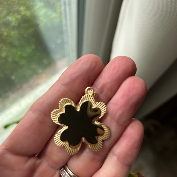 Jane Win Gold Clover Heart charm - Picture 5 of 5